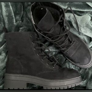 H&M DIVIDED Chunky Boot - Ankle High Boots with lacing at front.